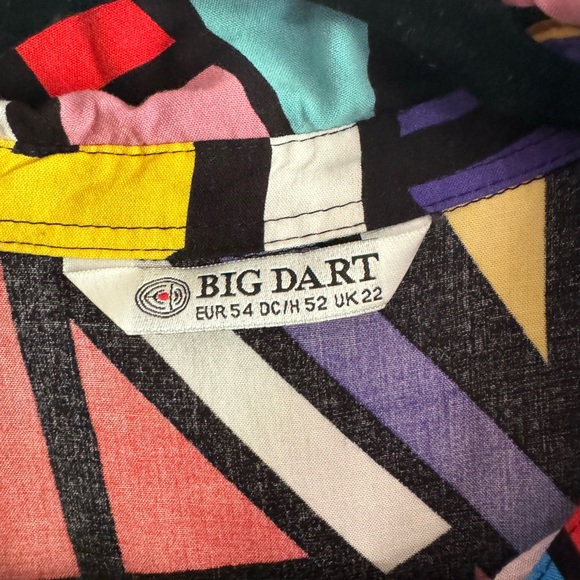 Big Dart Button - Picture 2 of 2